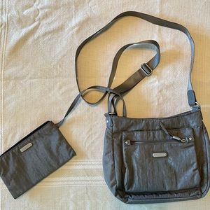Baggallini Crossbody, multifunctional compartments,removable Wristlet